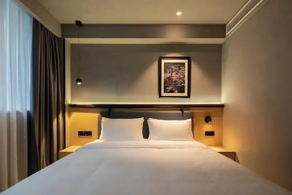 Chengdu Desti Youth Park Hostel TaiKooLi - Cafe& Bar& Luggage Storage& Large Public Area