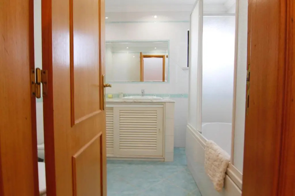 LovelyStay - Alto dos Caliços 2BR House with Garden