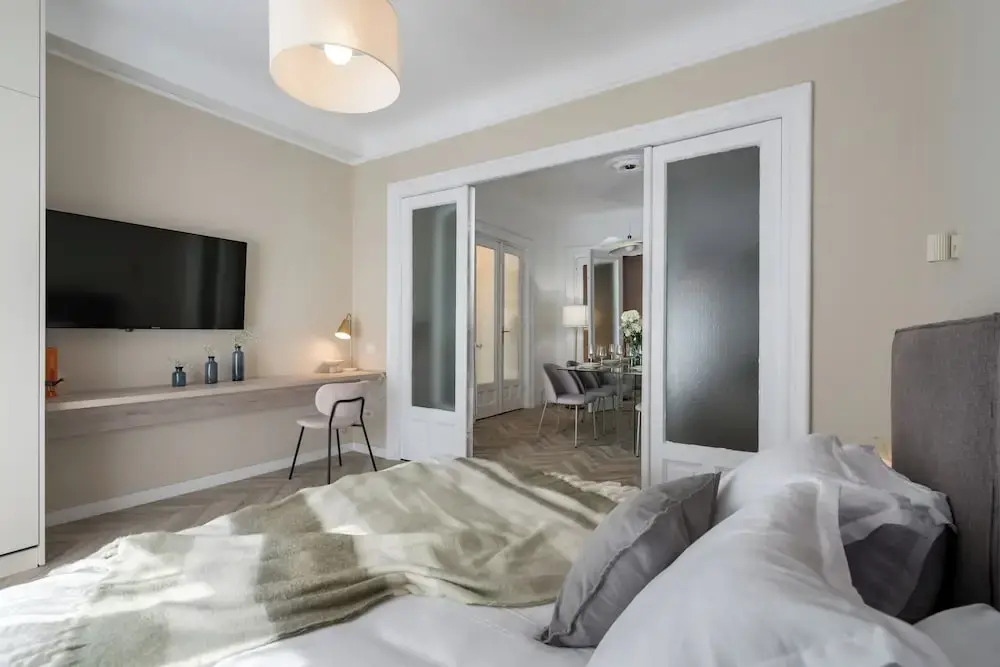 Refined & Spacious 3-Bedroom Flat Near Cismigiu, Balcony with Boulevard Views