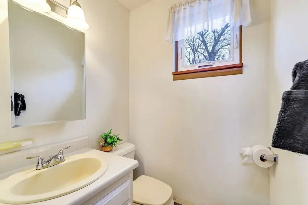 Ski, Swim & Hike! Family Home in Tobyhanna