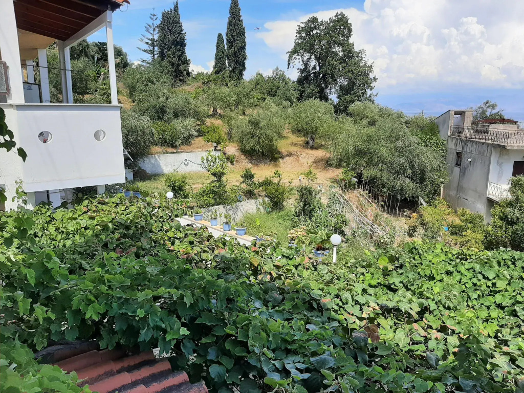 Pleasant Apartment in Mpenitses With Terrace