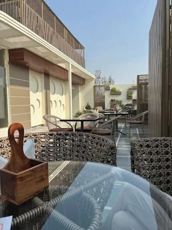 Hotel New King International- Free Airport Pick up