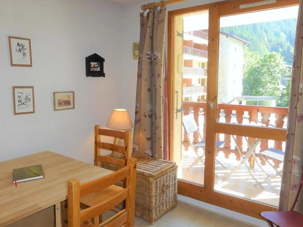 Charmant appart rénové 4 pers, balcon sud, plein centre, proche ski et piscine! - FR-1-342-187