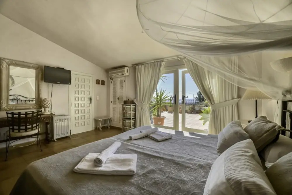Apartment - 2 Bedrooms with Pool and Sea views - 104993