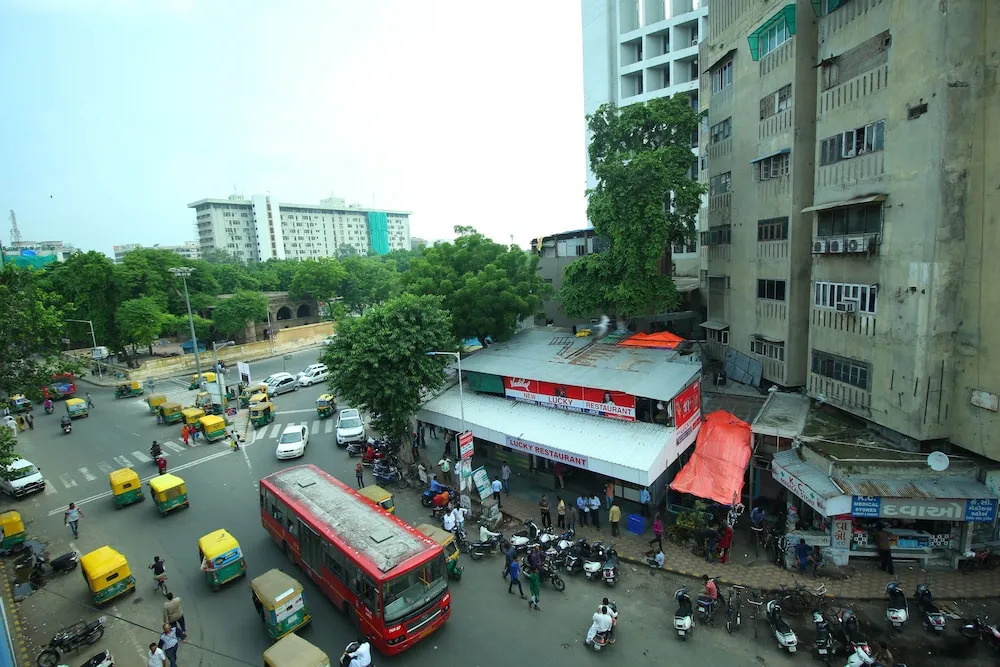 OYO Flagship 312 Near Ashram Road