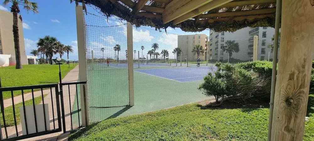 Sleeps 10 Direct Beach Heated Pool 3 Bedroom Apts