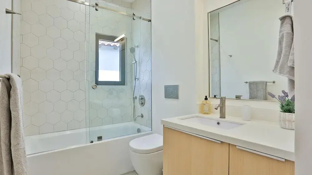 Spacious 5 Bedroom West Hollywood Home With Pool