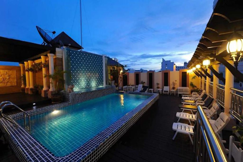 Whitehouse Condotel