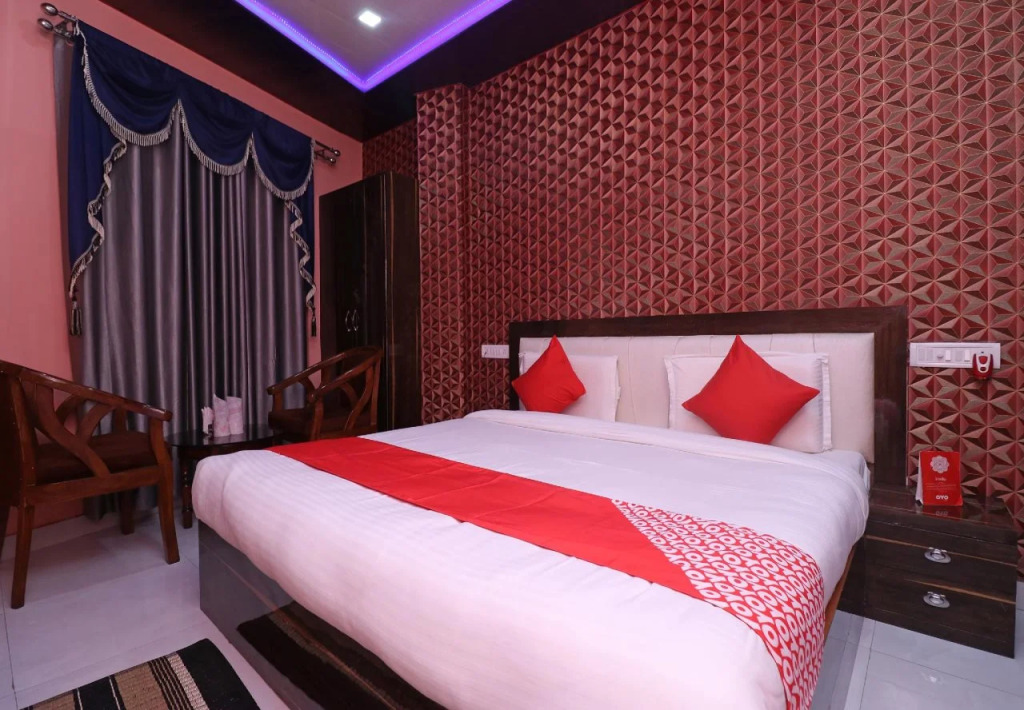 Mv Hotel By OYO Rooms