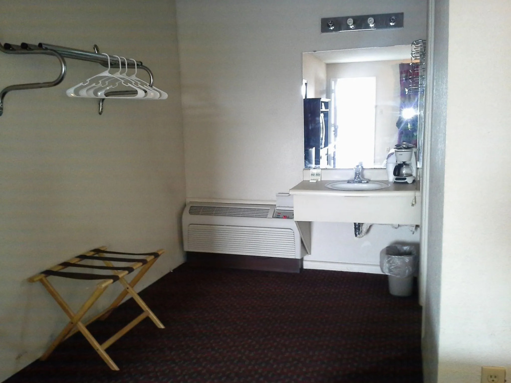 Holiday Motel