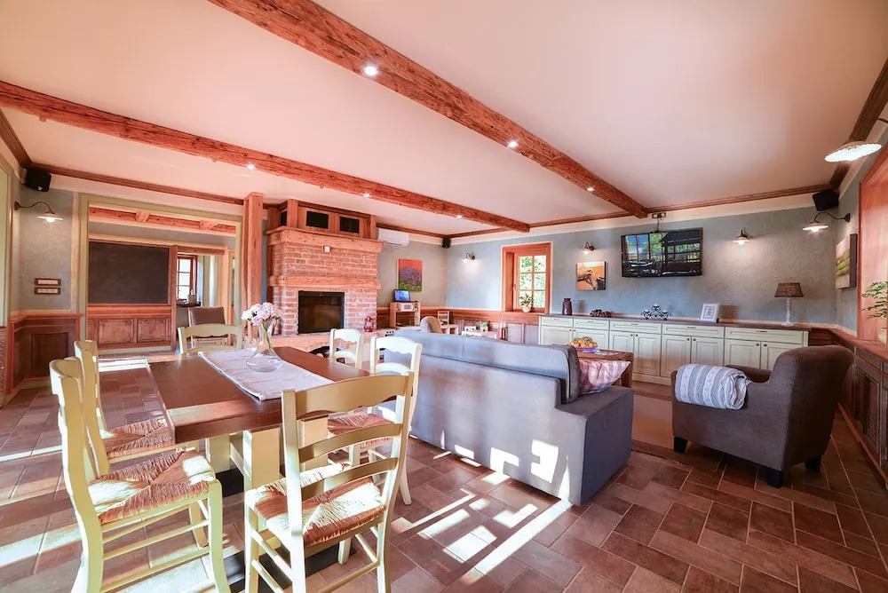 Villa Les with Hot tub & Sauna