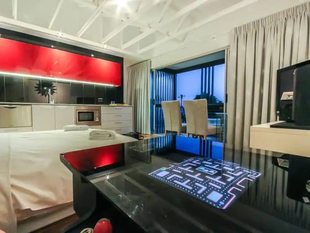 Cool Architect-Designed Studio Close To CBD