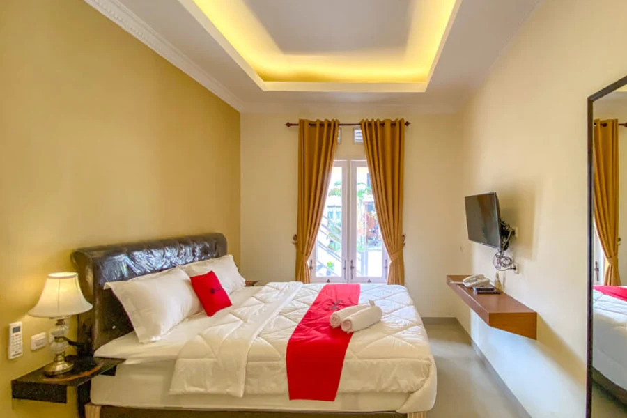 RedDoorz Premium near Museum Angkut Batu 3