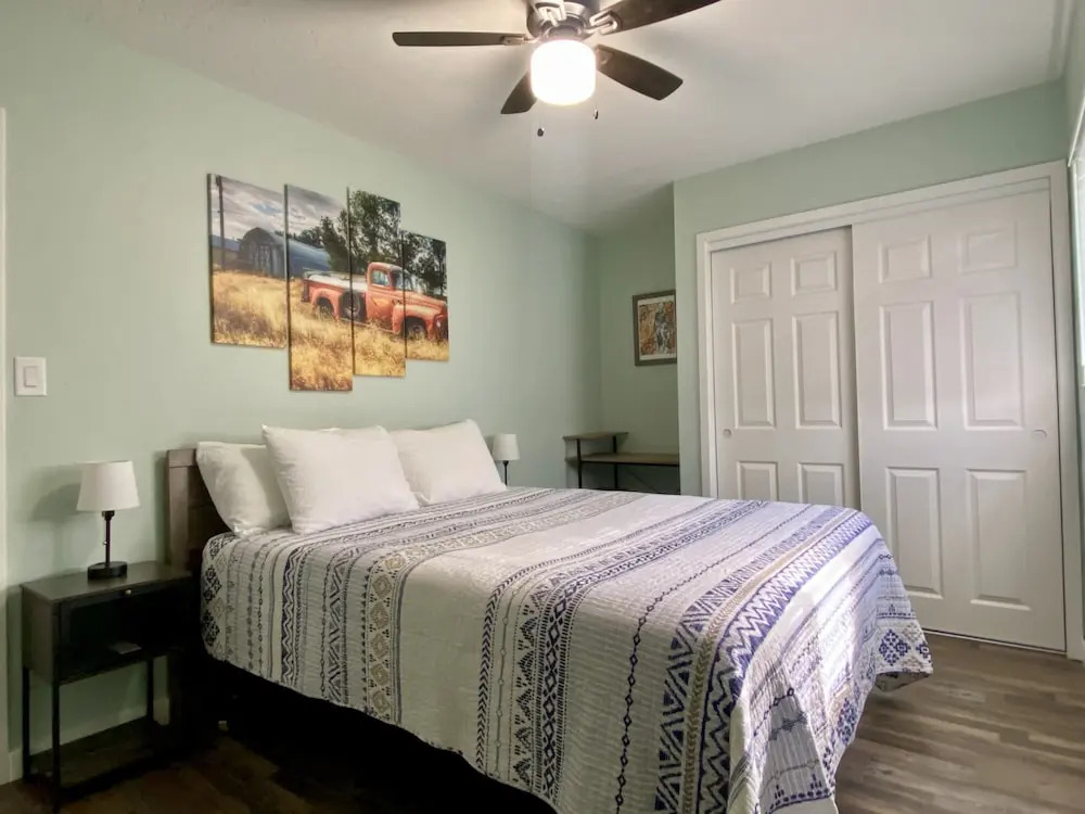 Holiday Motel and RV Park
