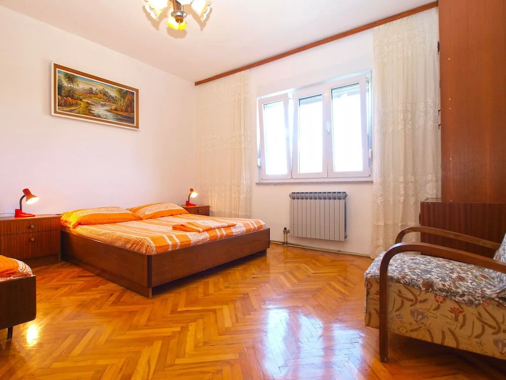 Apartment 1051