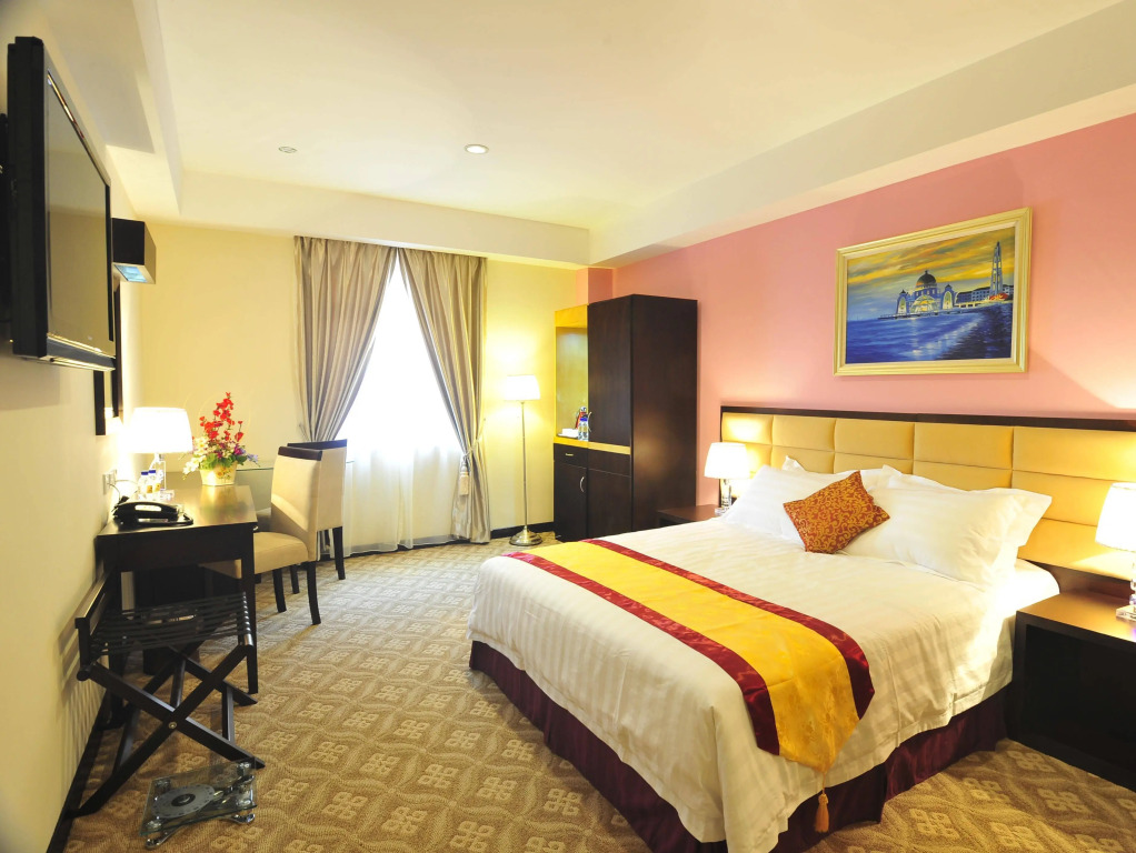 Hallmark Crown Hotel