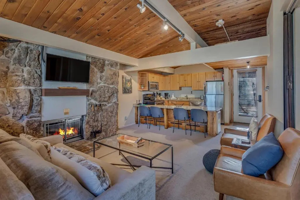 Laurelwood Condominiums Studio Premier Unit 114