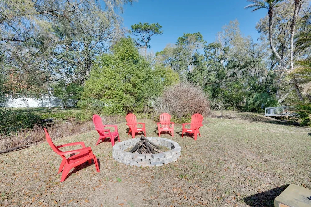 7 Mi to Busch Gardens! Family & Pet-friendly Home