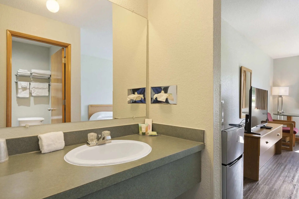The Garibaldi House Inn & Suites