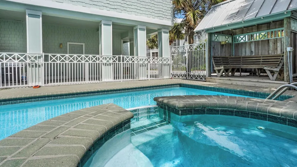 Gulf Front With Private Pool, Sleeps 21, Amazing Decks, Free Beach Setup!