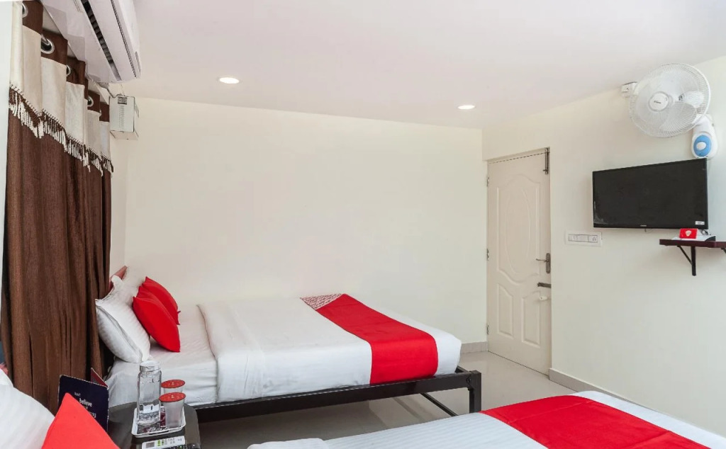 R2 Rooms By OYO Rooms
