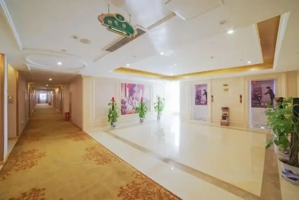 Vienna Hotel Xiufeng Park, HeshanDistrict,Yiyang