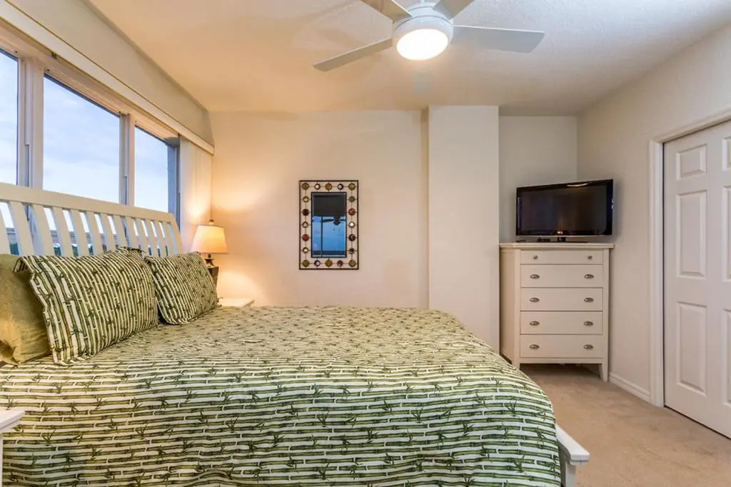 Island Beach Club 304, 2 Bedrooms, Pool, Elevator, WiFi, Sleeps 6, Bay view