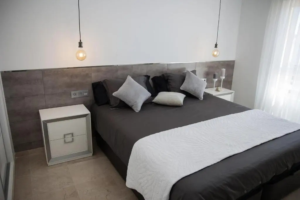 Spacious 200 sq.m. penthouse with sea view terraces