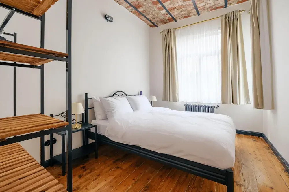 Flat With Balcony 8 min to Istiklal Avenue