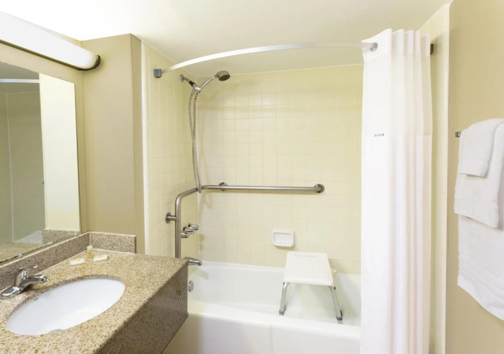 Days Inn Charleston Patriots Point