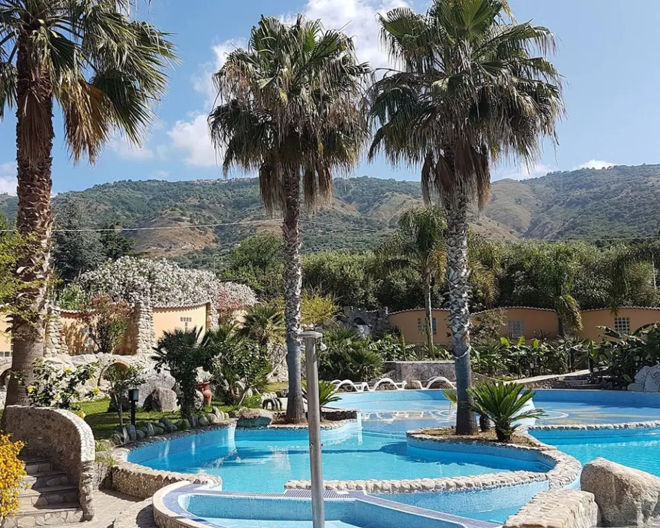 Cliffs Hotel
