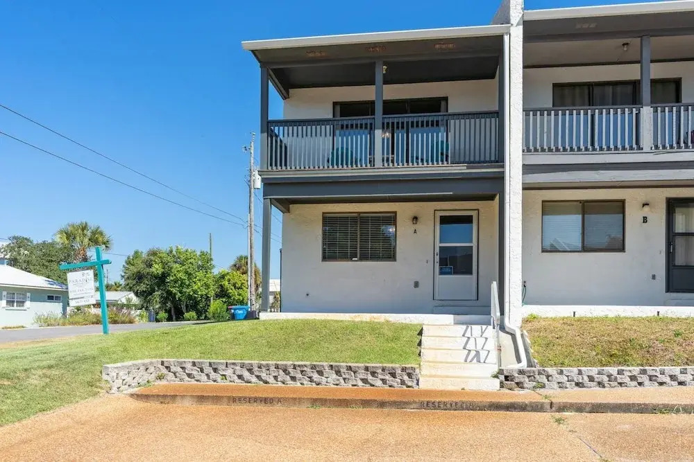 Salty Kiss 2 Bedroom Townhouse by RedAwning