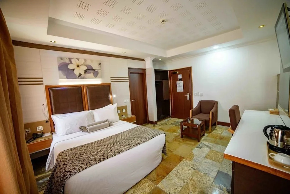 Rayjok Hotel And Suites