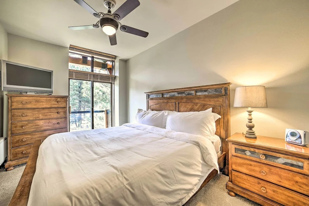 Modern Mammoth Lakes Condo: Ski, Hike, & More!