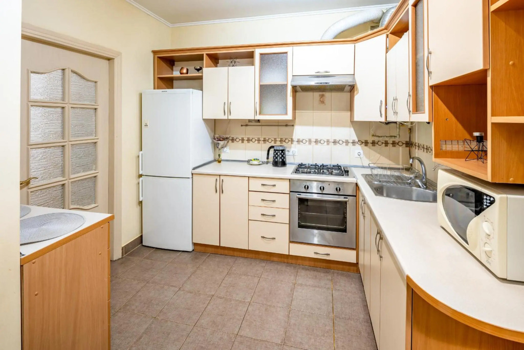Just another comfy apartment on the main squere. 2 bedrooms, own heating, AC