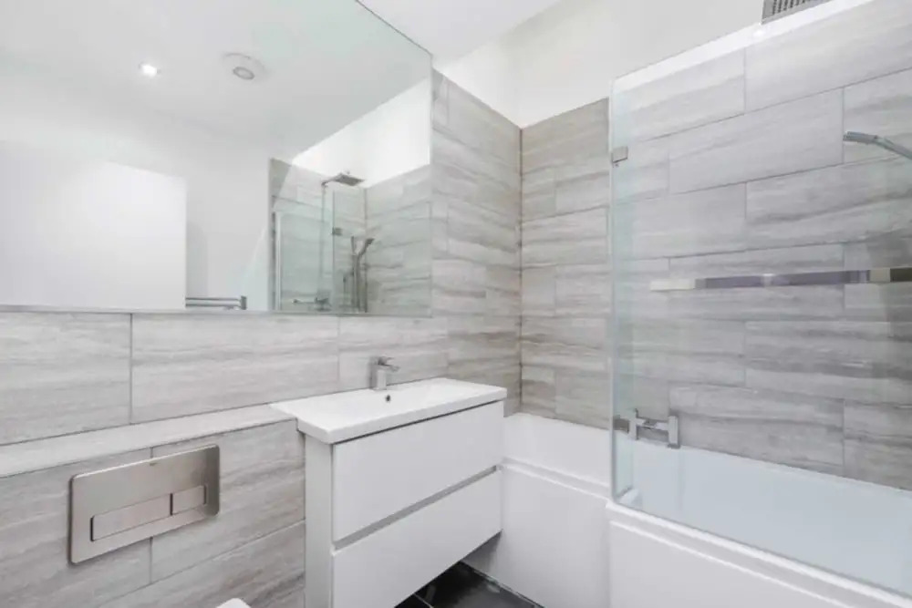 Mod-minimalist Flat w Balcony Sleeps 4 Shoreditch