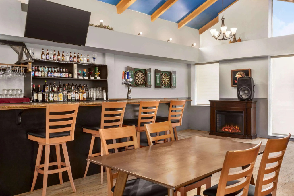 Days Inn & Suites by Wyndham Moncton