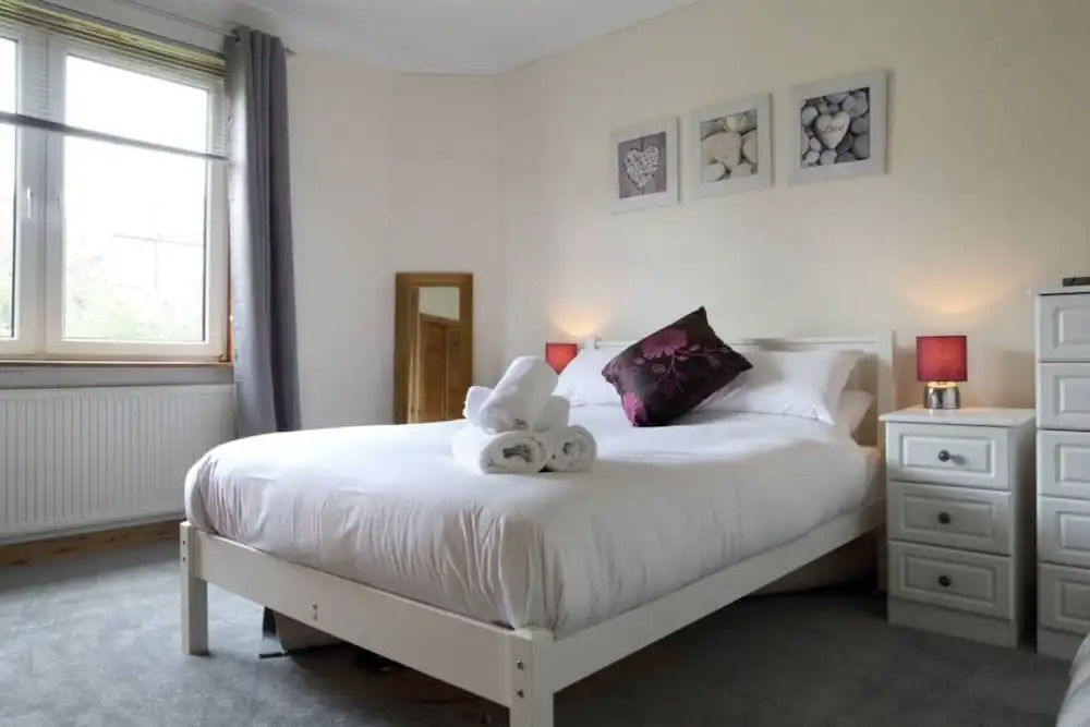 1 Bedroom Flat 15 Minutes From City Centre