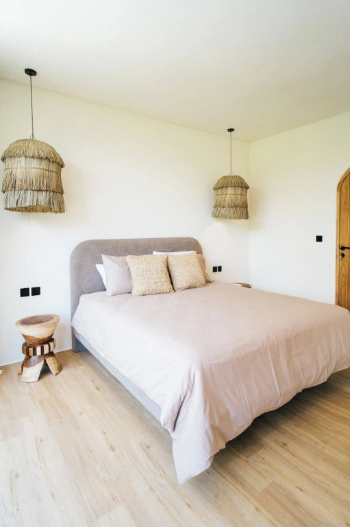 Boho Retreat 3BR Enclosed Lounge 5min Beach