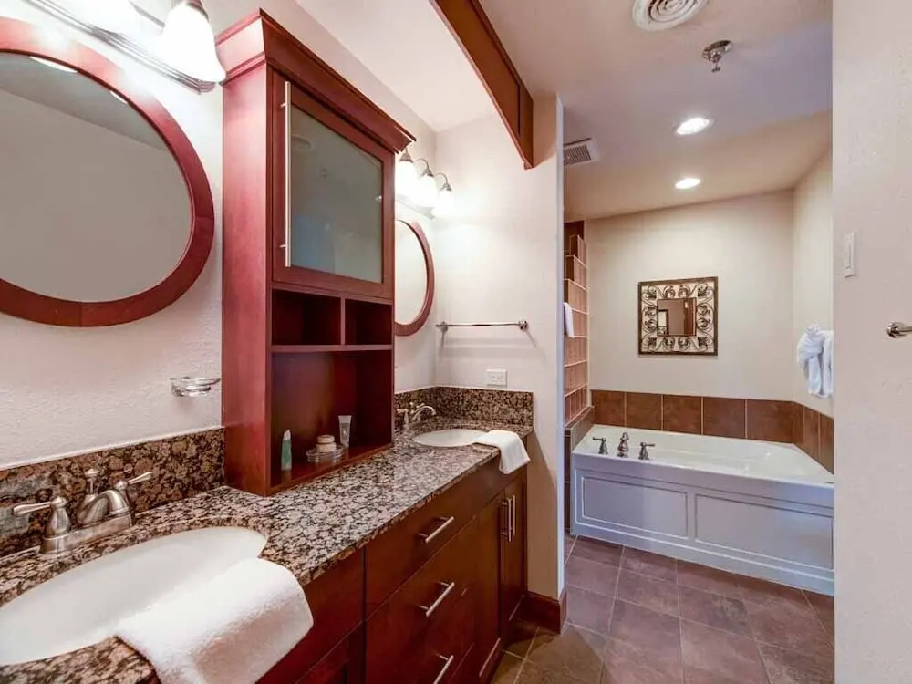 Pinnacle Condo 2 Bedroom Mountain View Home with Hot Tub