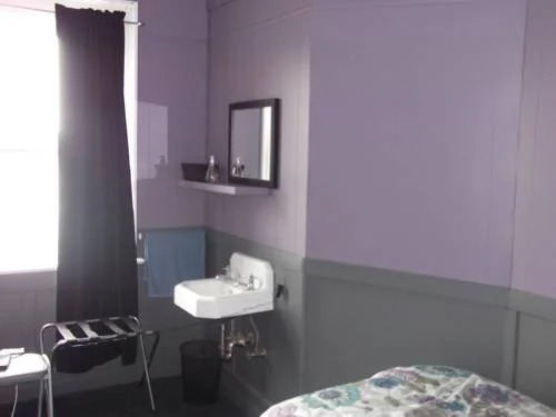 Quinsam Hotel