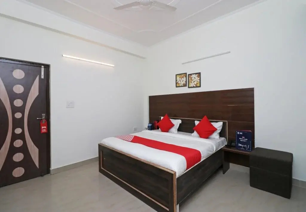 OYO 12493 Heera Guest House