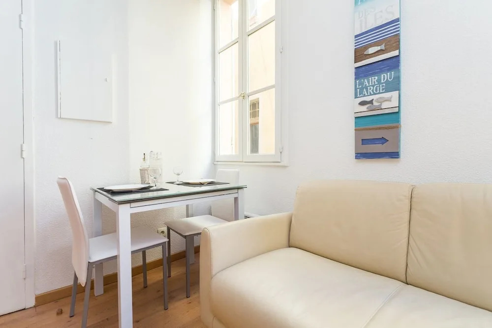 The Gelato- Charming 1-BR Old Town