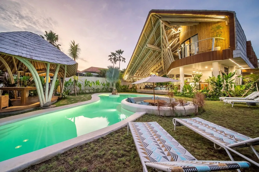 Stunning Architecture 5BR Bamboo With Tropical Pool Villa in Umalas