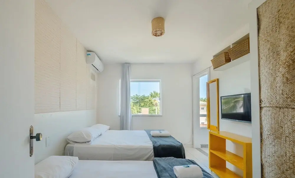 Spacious House w/ Pool in Guarajuba Cag0003