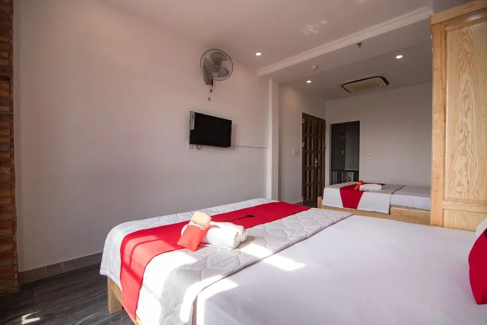 RedDoorz near Tan Son Nhat Golf 2