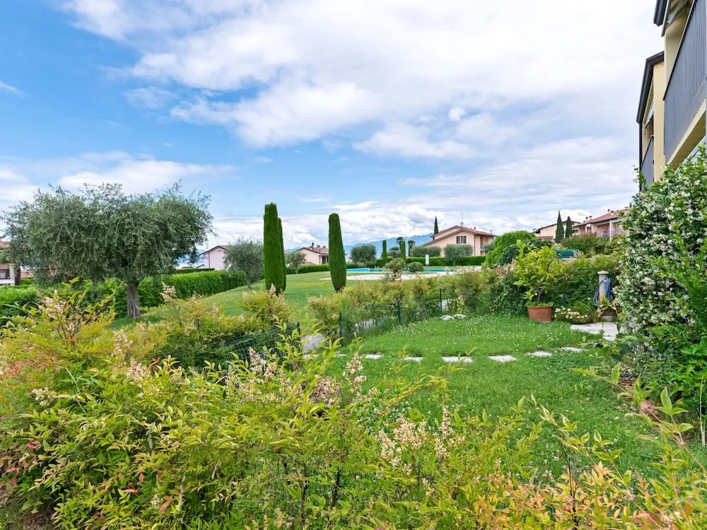 Apartment in Lazise With Lake View & Pool