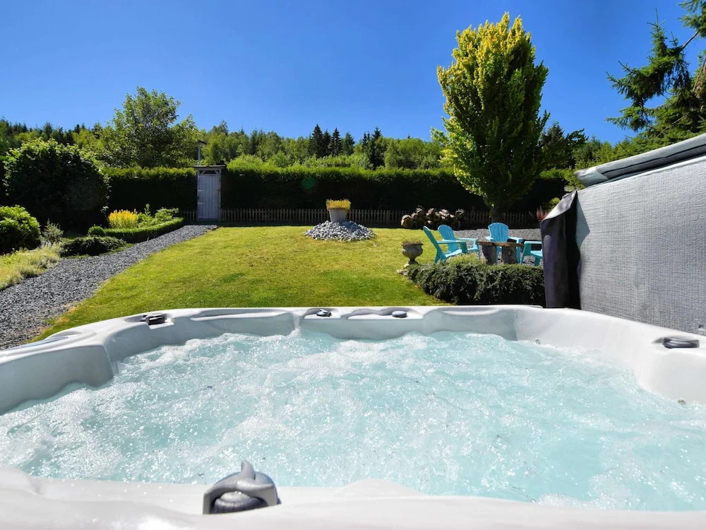 Luxurious Holiday Home with Hot Tub & Sauna in Houffalize