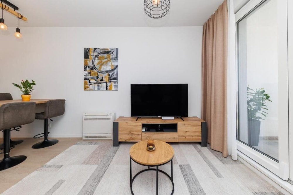 365 Sunsets Apartment by Belmont Realty