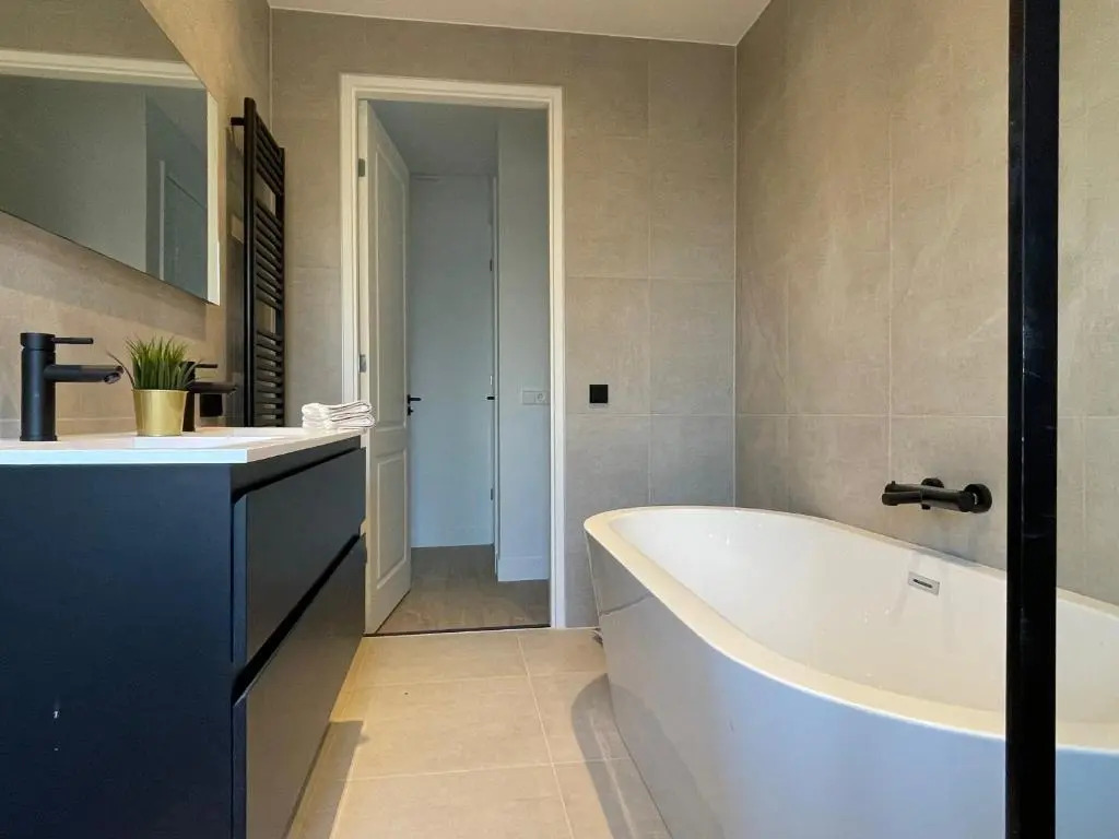Great 3 Bedroom Serviced Apartment 98m2 -MNL G-